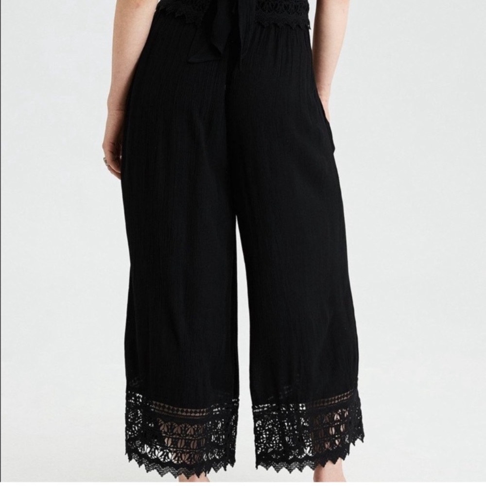 NWT American Eagle Wide Leg Elastic Waistband
Crochet Trim Pants. Size Small - Picture 3 of 8